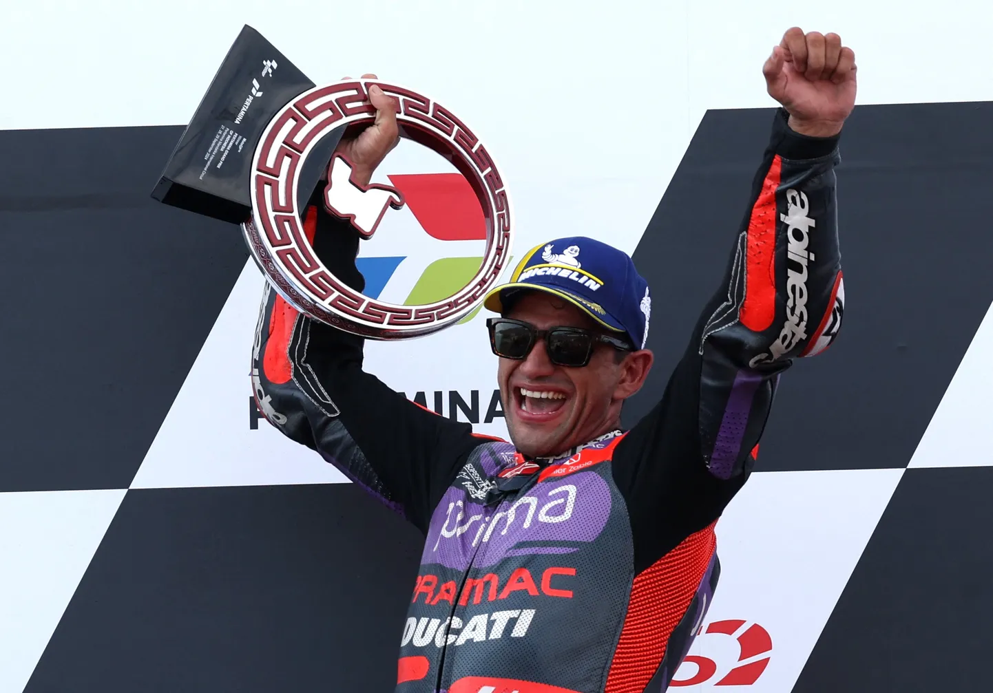 Spānijas motosportists Horhe Martins (Jorge Martin) svētdien, 29. septembrī,  izcīnīja uzvaru pasaules motošosejas čempionāta 15.posma - Indonēzijas "Grand Prix" - prestižākās "MotoGP" klases braucienā