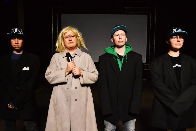 Hetk Soome kirjaniku, lavastaja ja kunstniku Teemu Mäki dokumentaallavastusest «Muutujad».