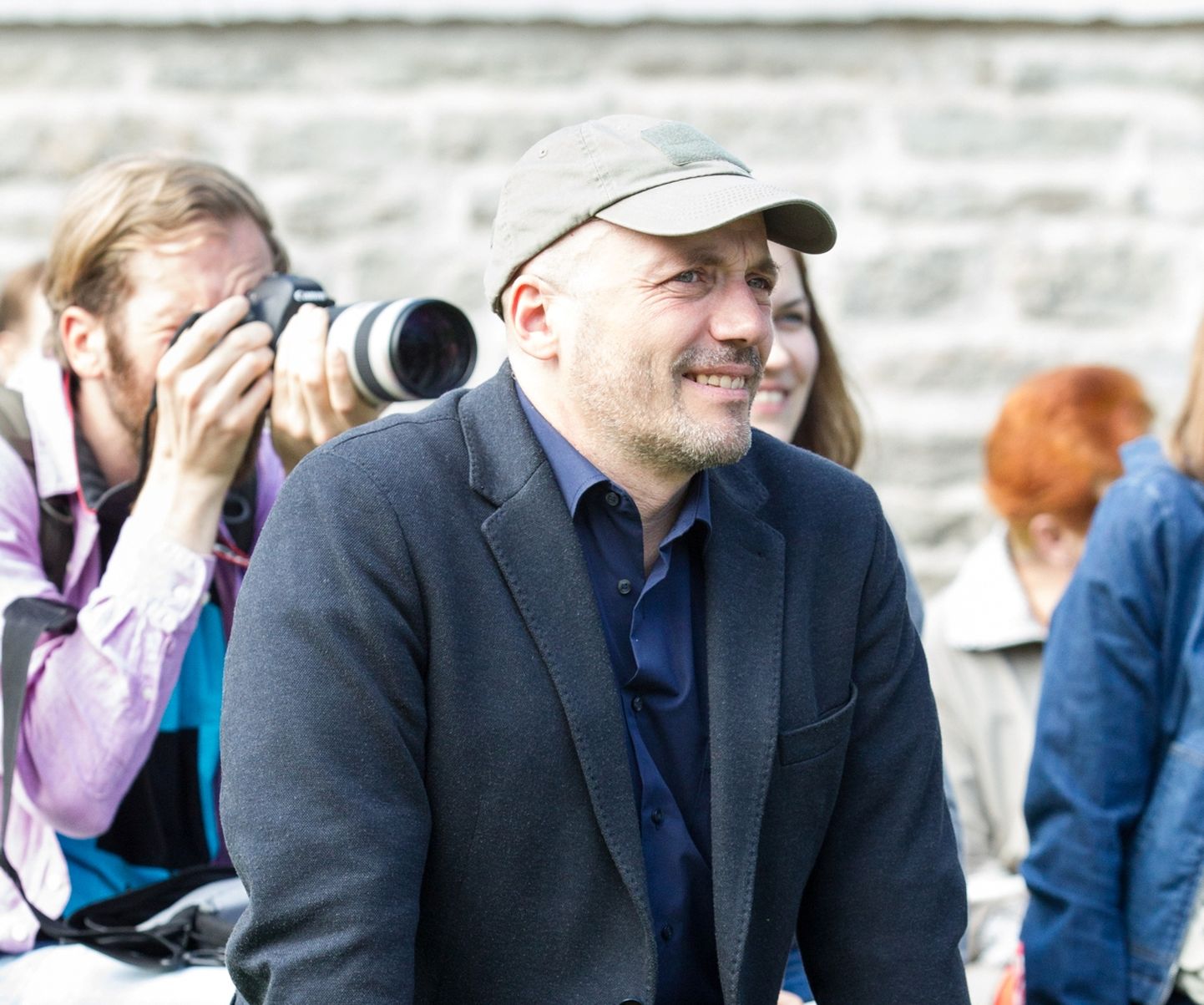 Mitmete mängufilmide autor, Eesti televisiooni endine direktor ja valitsuse strateegilise kommunikatsiooni nõunik Ilmar Raag asub nüüd kunstilise juhina tüürima Narvat Euroopa 2024. aasta kultuuripealinnaks.
