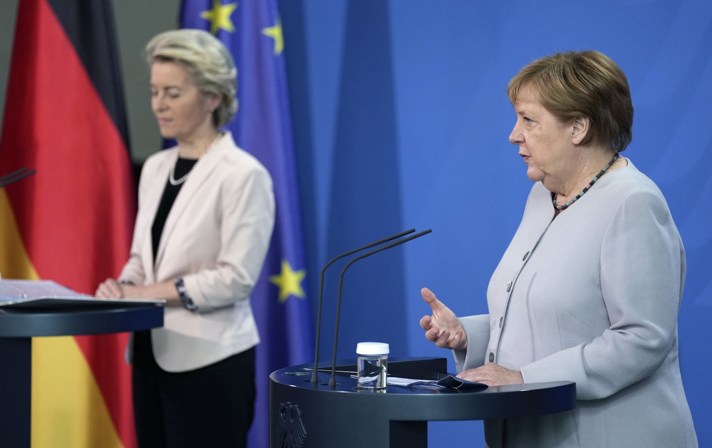 Saksa kantsler Angela Merkel ja Euroopa Komisjoni president Ursula von der Leyen 22. juunil Berliinis ühisel pressikonverentsil.