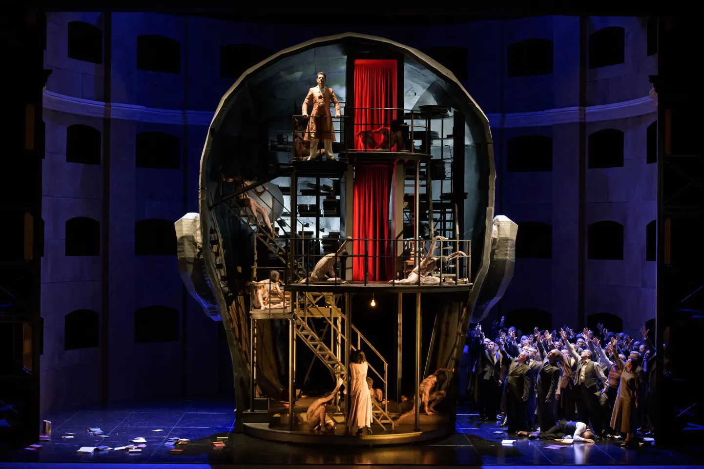 Karol Szymanowski ooperi «Kuningas Roger» Londoni Covent Gardeni lavastus 2015. aastast.