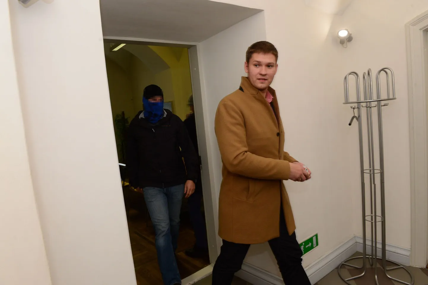 Tartu abilinnapea Artjom Suvorov lahkus eile raekojast kaitsepolitseinike saatel. Kahtlustuse kohaselt võttis ta pikema aja jooksul korduvalt altkäemaksu mitmele organisatsioonile toetussummade eraldamise eest.