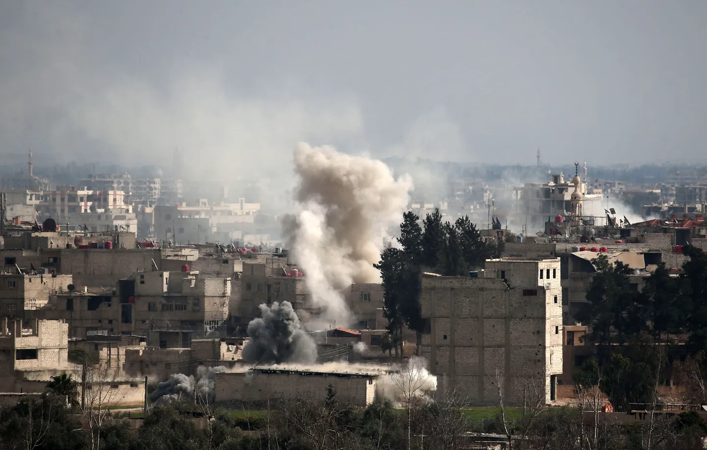 Suitsupilv Ida-Ghouta kohal.