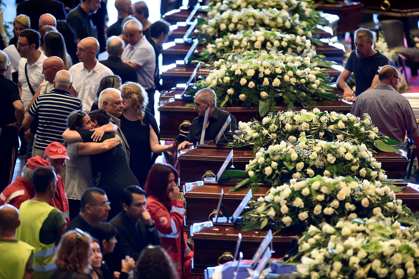 Прощание с погибшими в трагедии в Генуе
