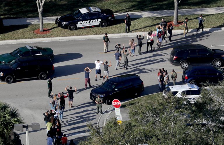 Politsei evakueeris 14. veebruaril Florida Parklandi Stoneman Douglase keskkoolist õpilased