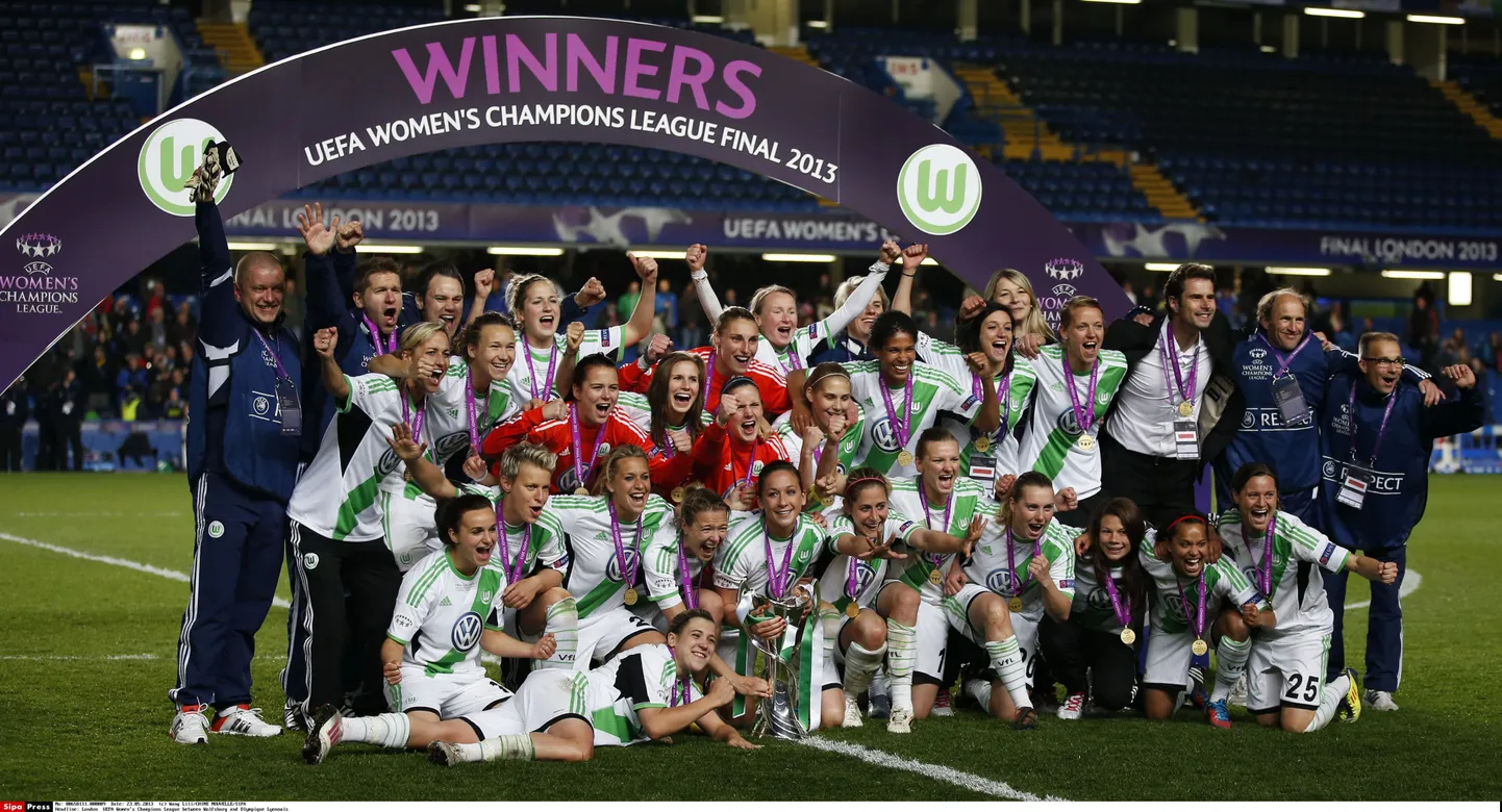 Wolfsburgi naiskond Meistrite liiga võitu tähistamas