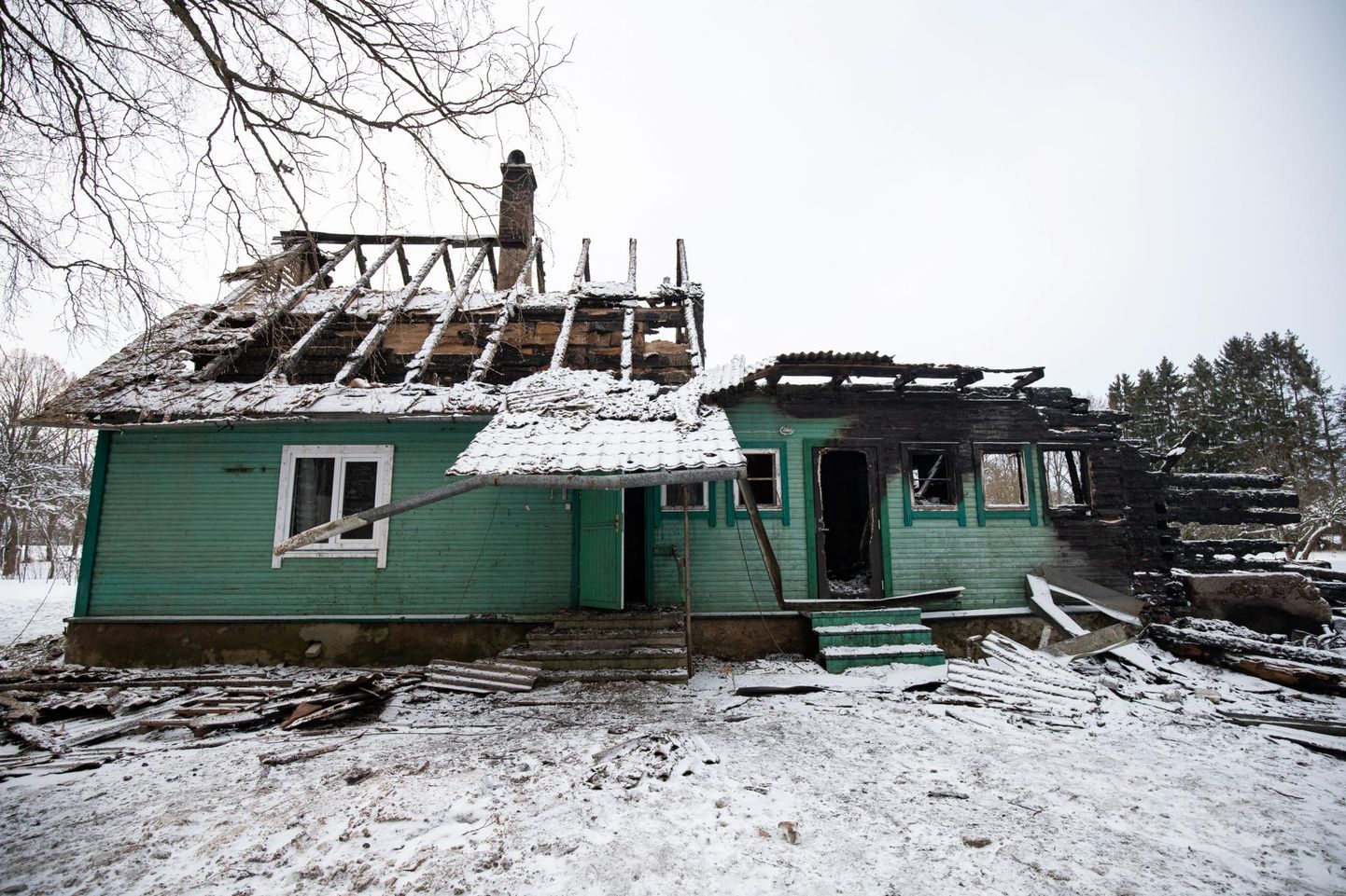 2. veebruar 2021. Garaažis tehtud tööde käigus süttis bensiinipaak, mille tagajärjel põles maja peaaegu üleni maha. Õnneks pääses pererahvas eluga.