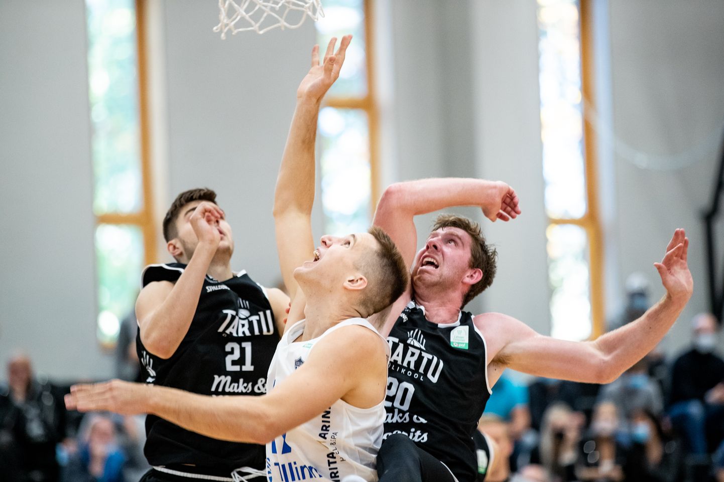Tartu Ülikooli Maks & Moorits meeskond (mustas) on Eesti-Läti liigat alustanud kahe võidu ja ühe kaotusega.