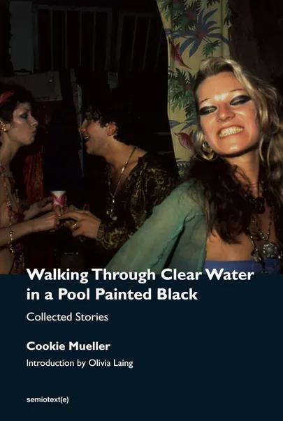 Cookie Mueller, «Walking Trough Clear Water in a Pool Painted Black».