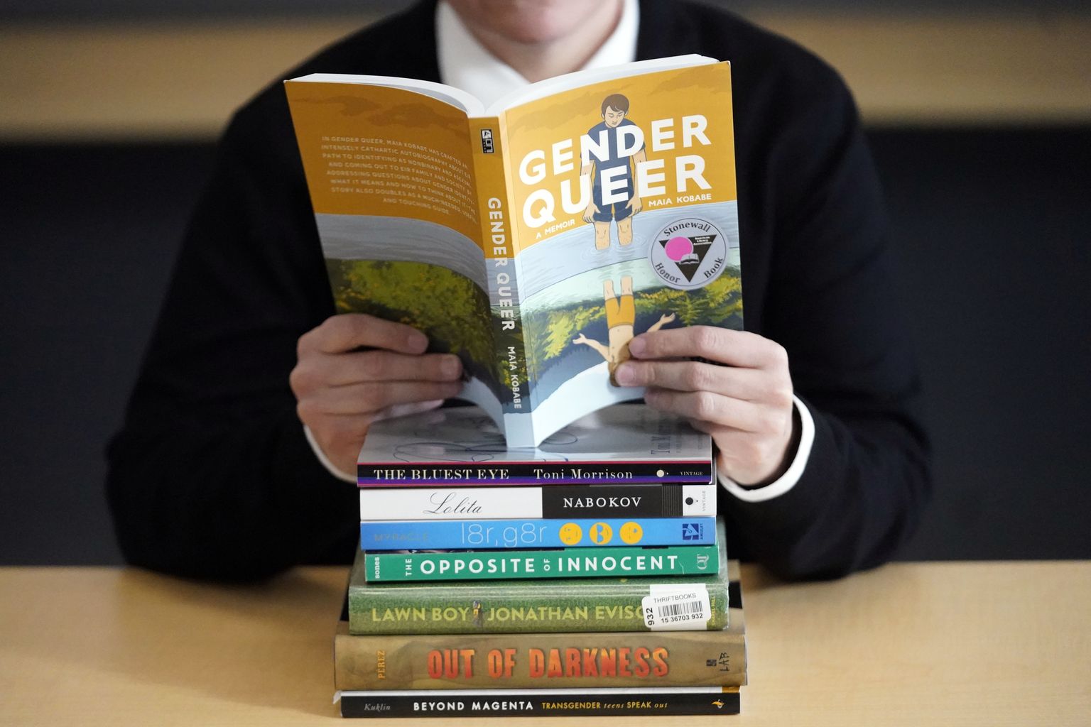 Valik raamatuid, mida USA kooliraamatukogudes on tahetud ära keelata.
