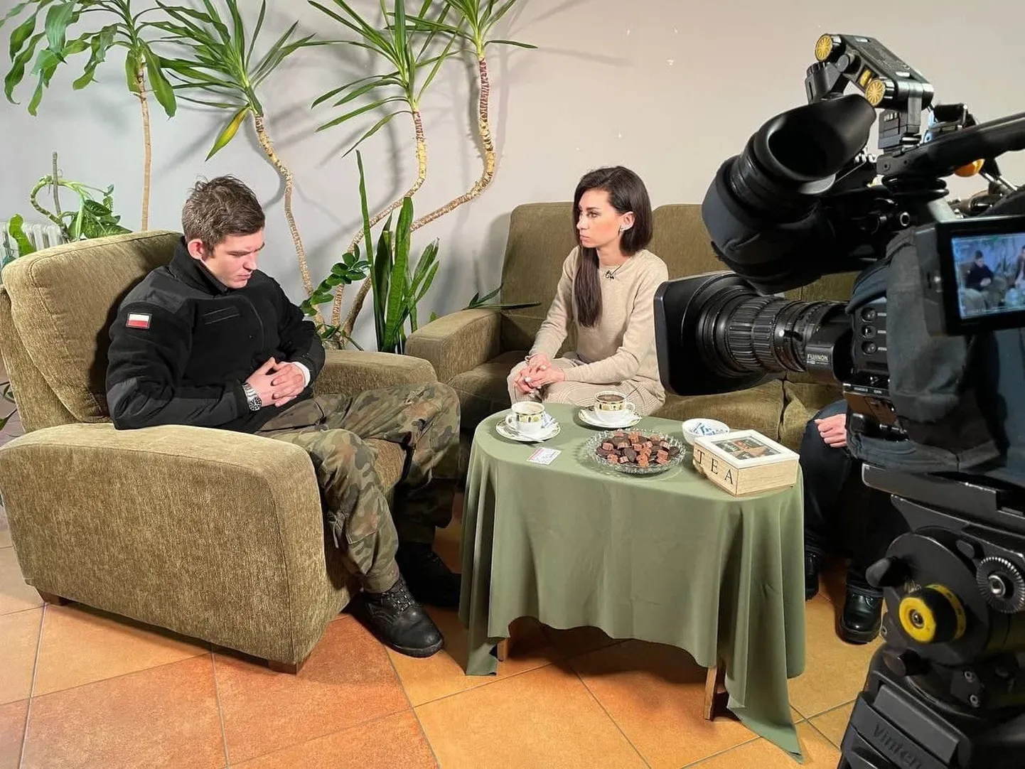 Дезертировавший солдат дает интервью белорусским СМИ.
