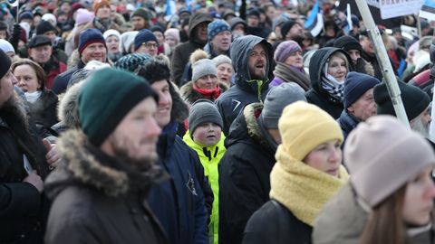 «Мы не сдадимся! Мы не боимся!»: как в Таллинне прошел митинг противников коронаограничений