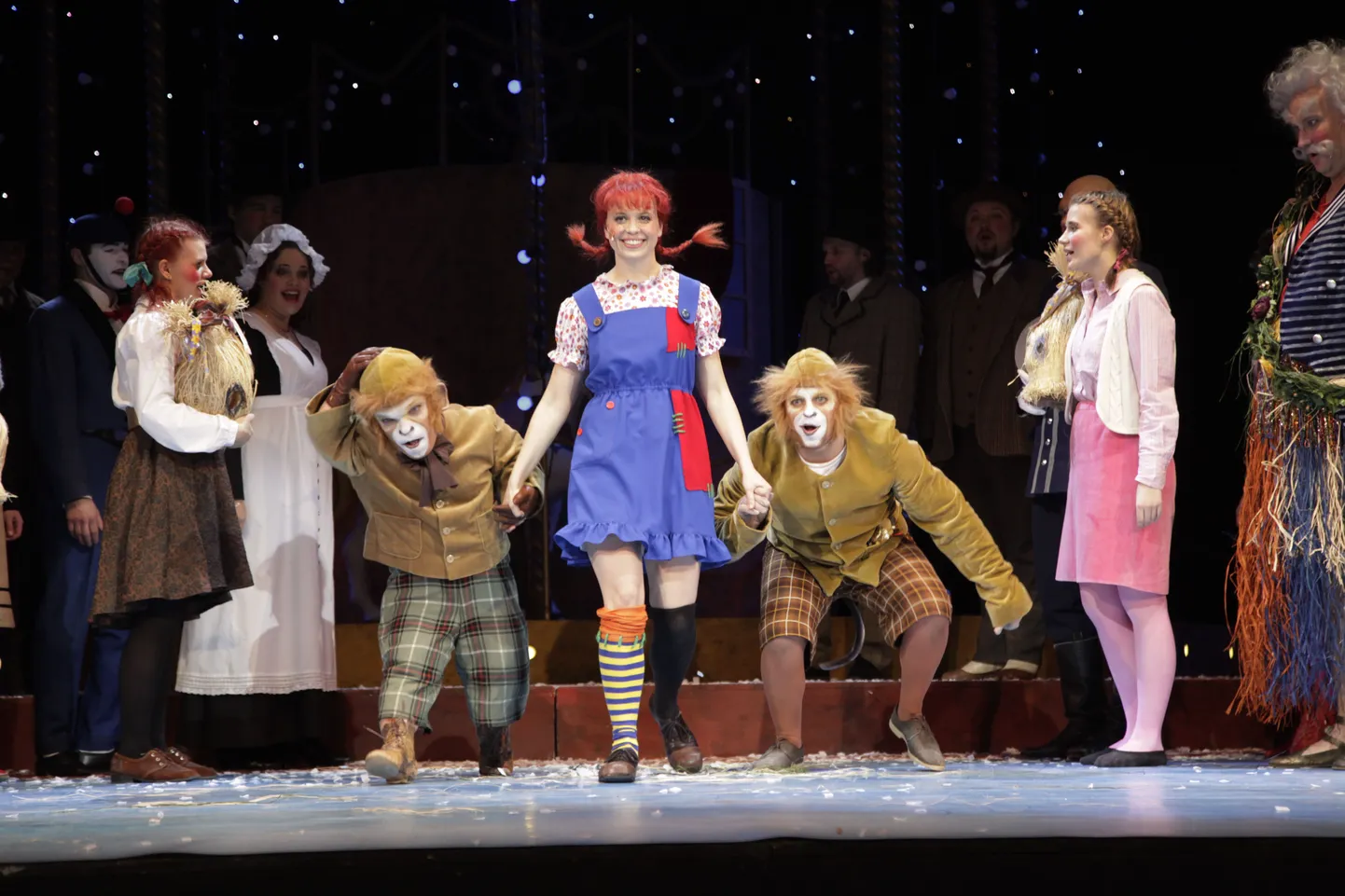 Lions Club Pärnu Livonia korraldas Pärnu Shalomi lastemaja lastele külaskäigu Estonia teatrisse “Pipi Pikksuka” etendusele.