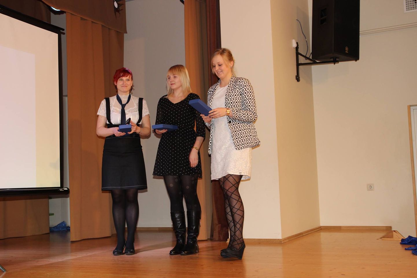 Puka valla 2015. aasta kõige silmapaistvamaks teoks valis rahvas Puka noortekeskuse avamise. MTÜ Puka Noortepesa juhatuse liikmed on Kaija Tamm (vasakult), Kertu Tilga ja Cärol Tutk.