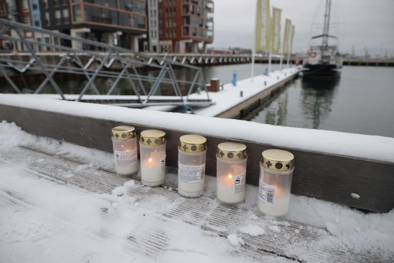 Свечи в память о погибшем Симоне...