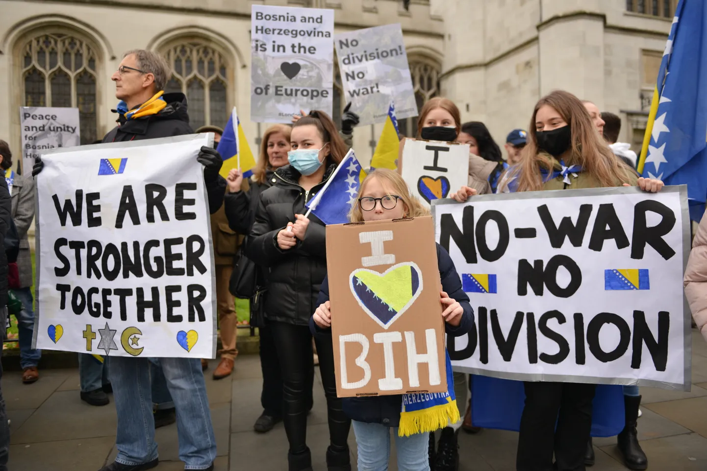 Bosnia ja Hertsegoviina diasporaa avaldamas meelt Bosnia lõhestamise katsete vastu Londonis 10. jaanuaril.