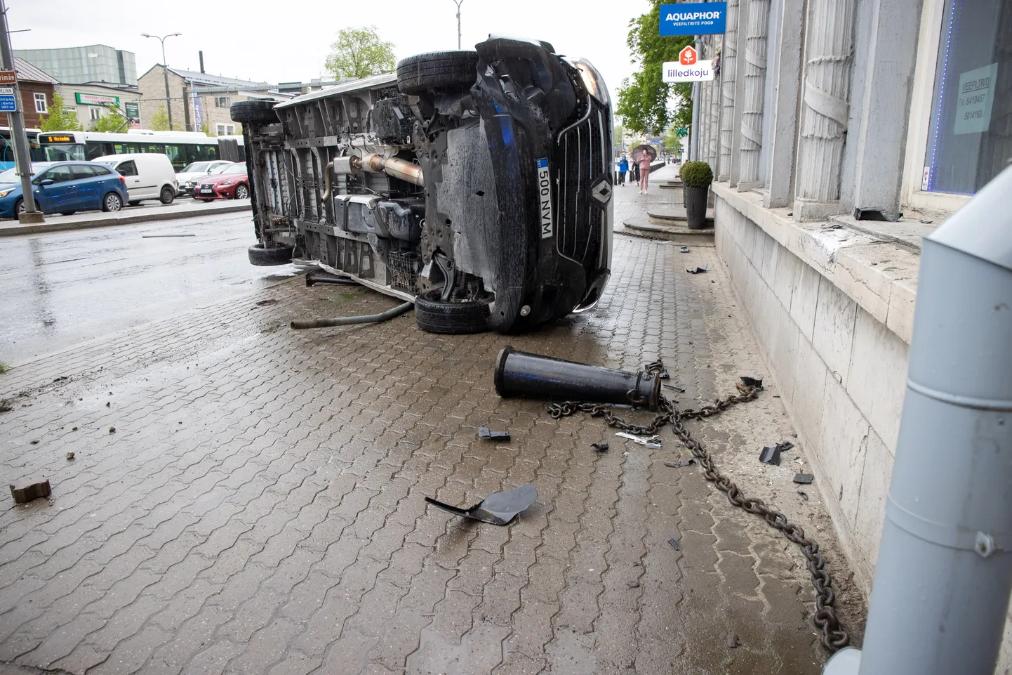 ДТП в центре Таллинна с участием легковушки и фургона.