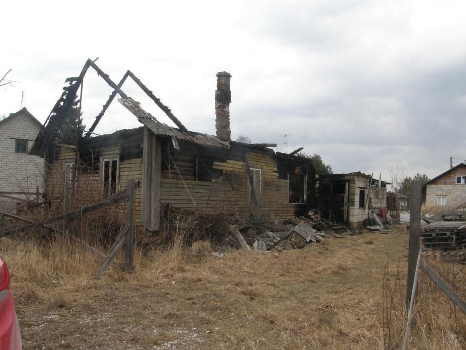 Kasepää vallas Raja külas hävis tules elumaja.