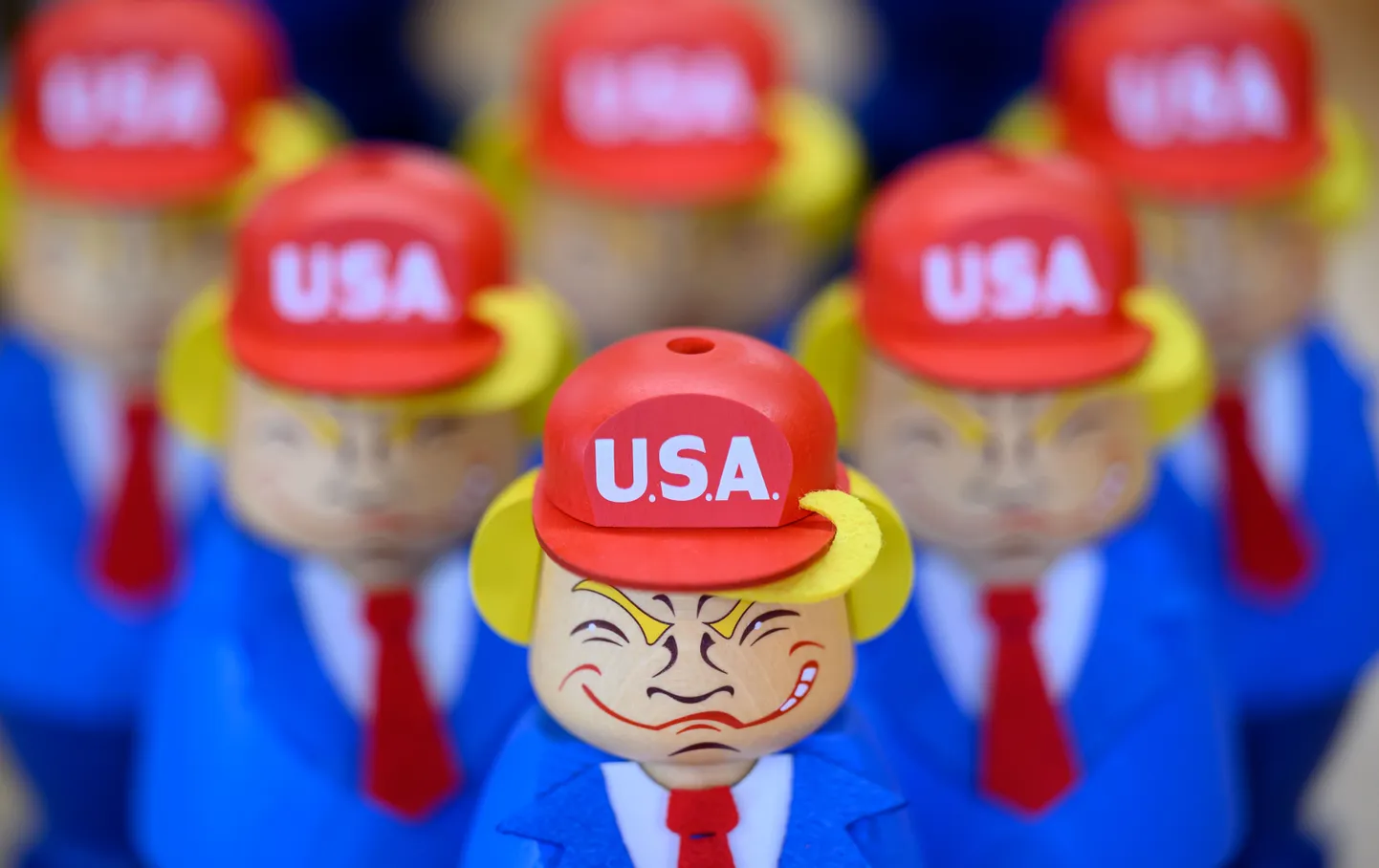 Куклы в виде Дональда Трампа