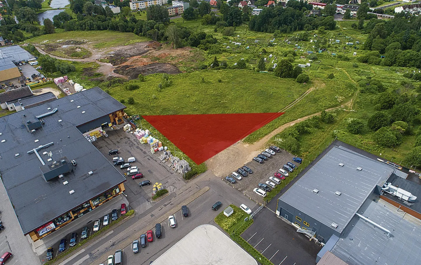 Ehitus- ja sisustuskaubamaja Home Gallery taha paigaldatakse suve jooksul ehitussoojakud, mis on mõeldud Viljandi huvikooli motoringile. Samal platsil saavad ringi liikmed enda ehitatud mootorrattaid proovida. Soojakud plaanitakse rajada pildil punasega märgitud alale.