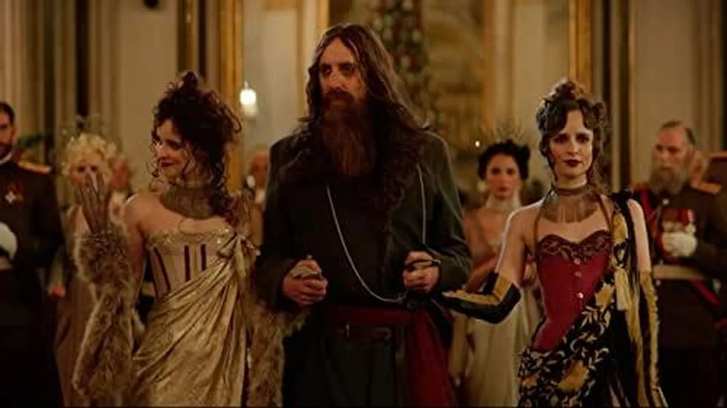Rhys Ifansi kehastatav Rasputin on tõeline rokkstaar.