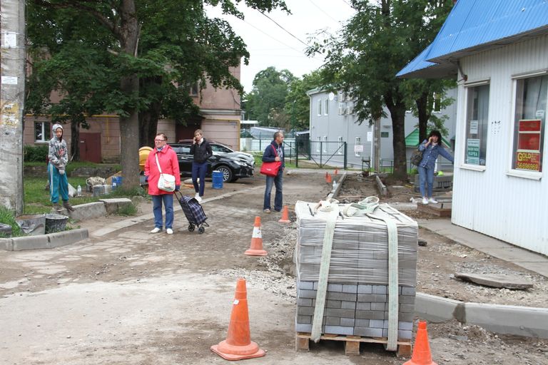 Подходы к пешеходному погранпункту в районе Парусинка в Ивангороде сейчас реконструируют.