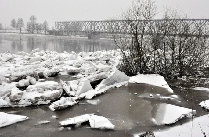 No Daugavpils Lidz Plavinam Daudzu Kilometru Garuma Stiepjas Ledus