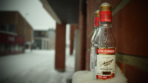 Anekdoot: kaks tühja viinapudelit