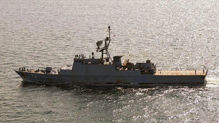 Иранский военно-морской фрегат "Саханд" позавчера у датского острова Борнхольм.