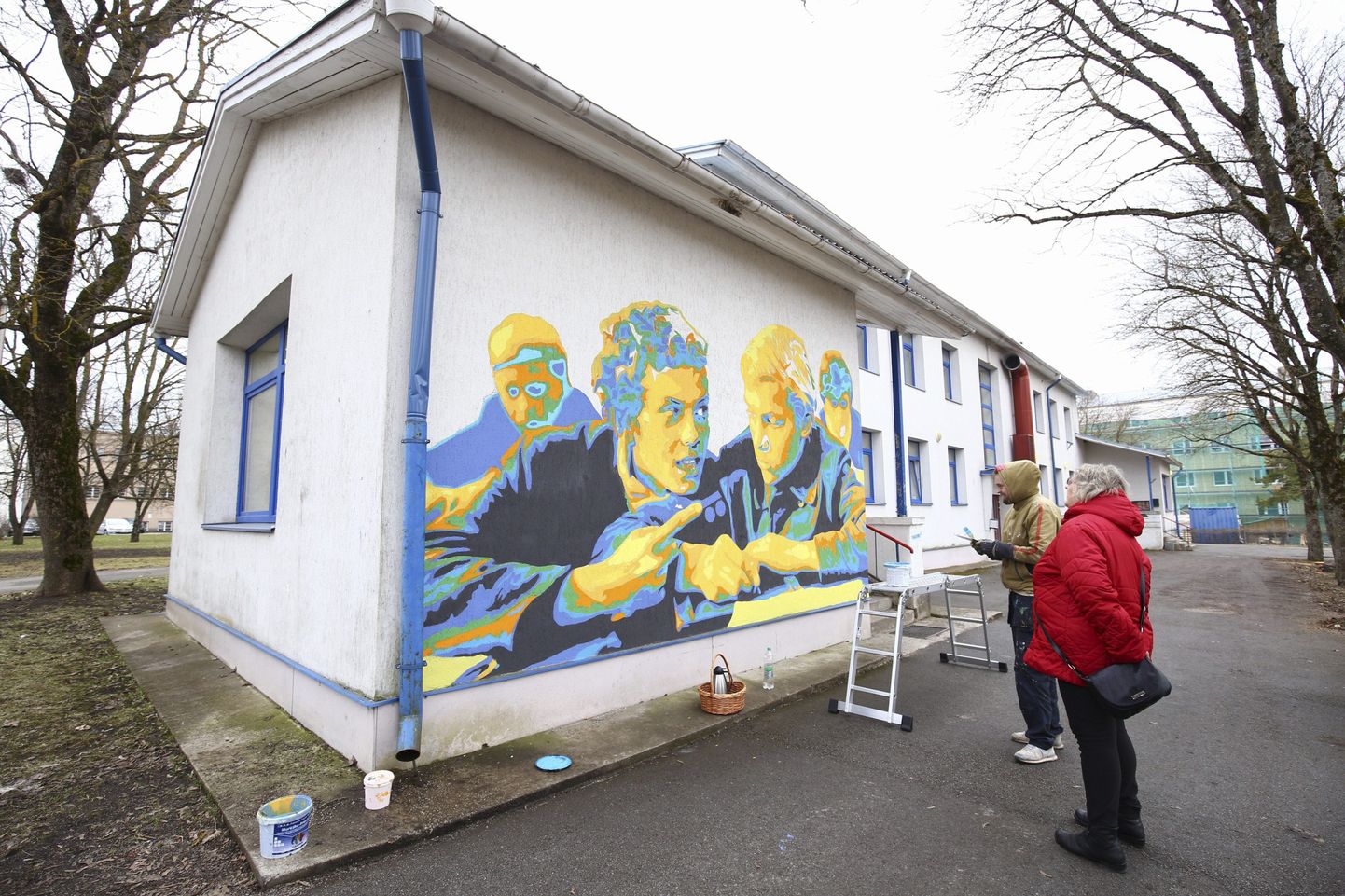 Rakvere sotsiaalkeskuse laste päevakeskuse otsaseinale hakkas teisipäeva õhtul tekkima seinamaaling.