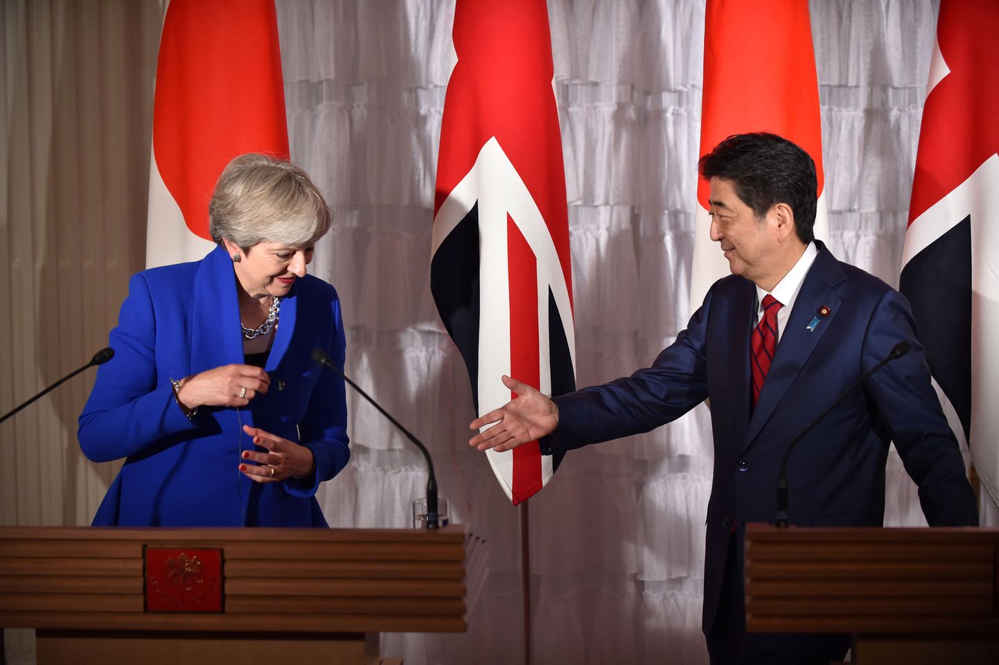 Theresa May ja Shinzo Abe.