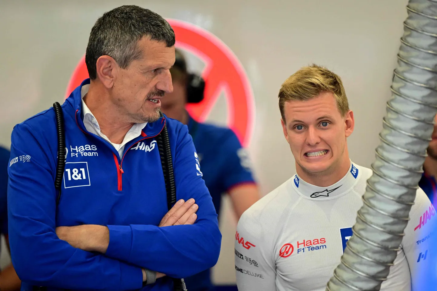 Günther Steiner (vasakul) ja Mick Schumacher.