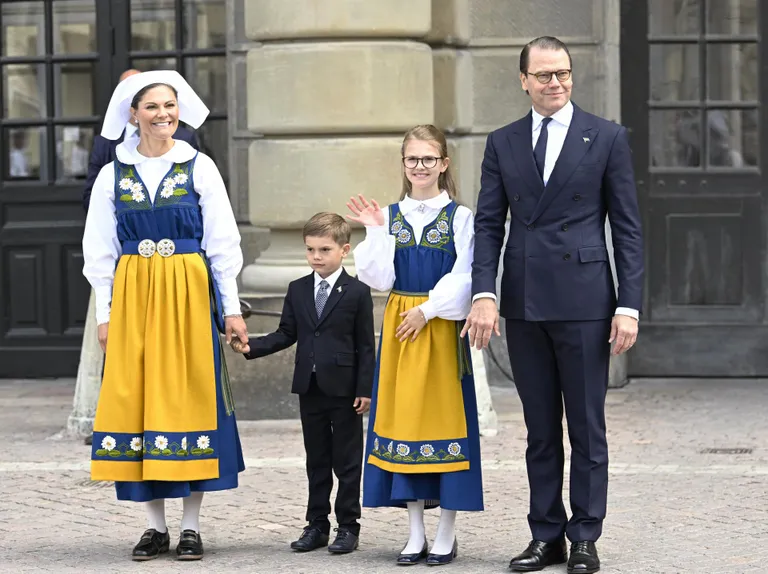 Kroonprintsess Victoria, prints Daniel ja printsess Estelle ning prints Oscar.