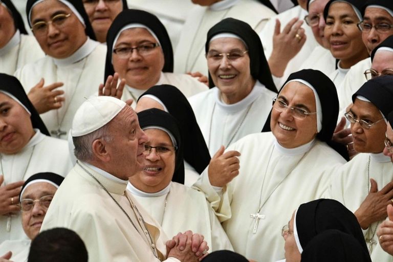 Папа Франциск на встрече с монахинями