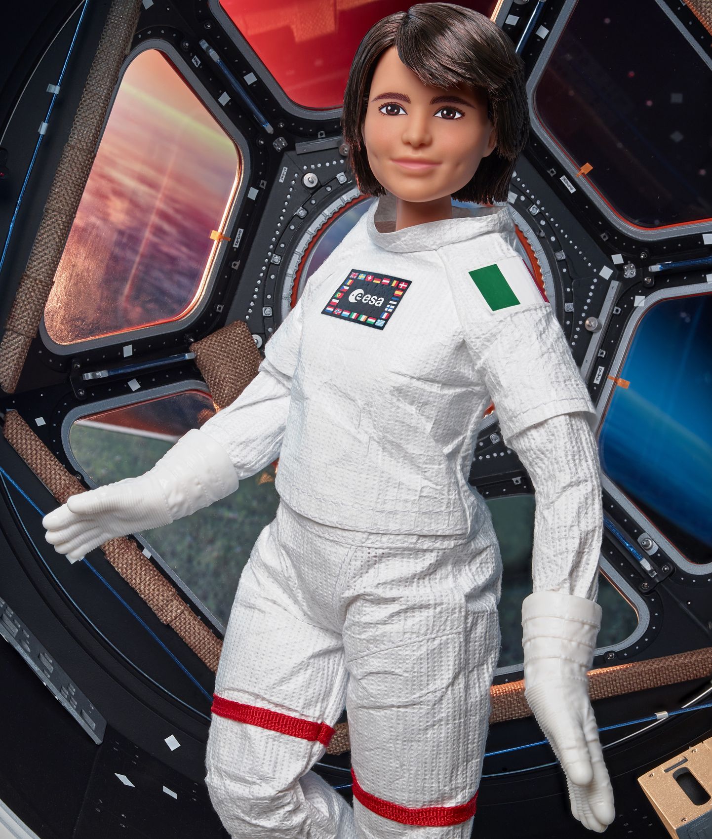 Mattel valmistas 2021. aastal kosmosenädala puhuks astronaut-Barbie, kes sai oma näo Samantha Cristoferetti järgi. Viimane ongi lootnud, et ehk inspireerivad ka sellised väikesed asjad kedagi loodus- ja täppisteaduste valdkonda valima.