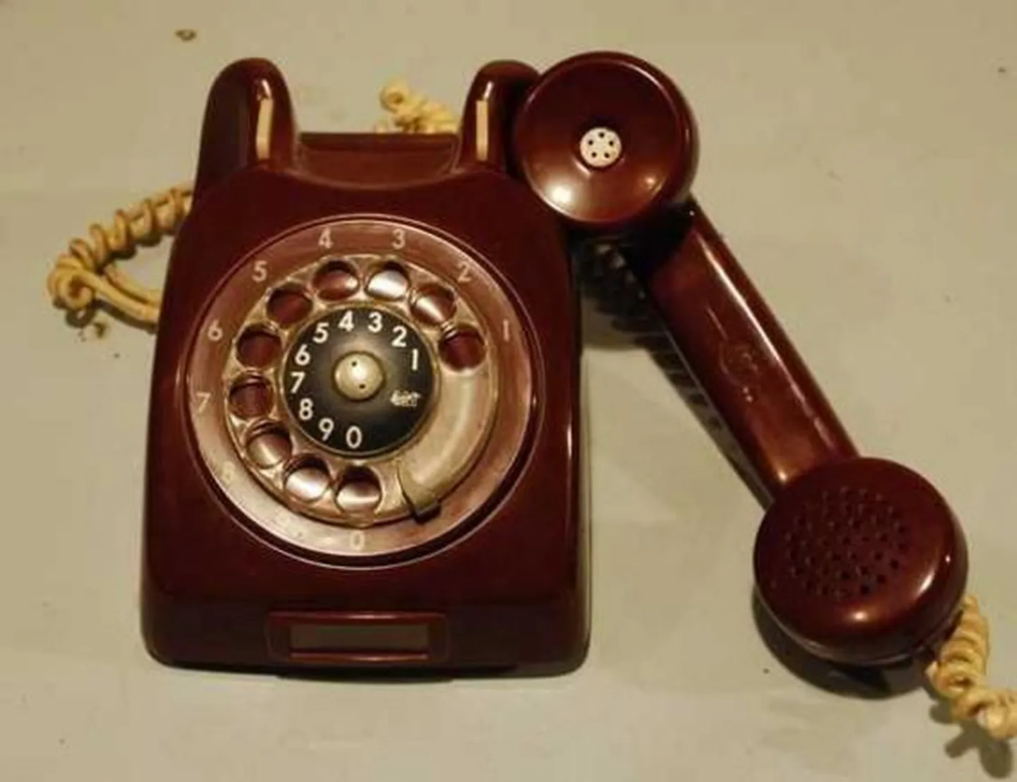 Телефон.