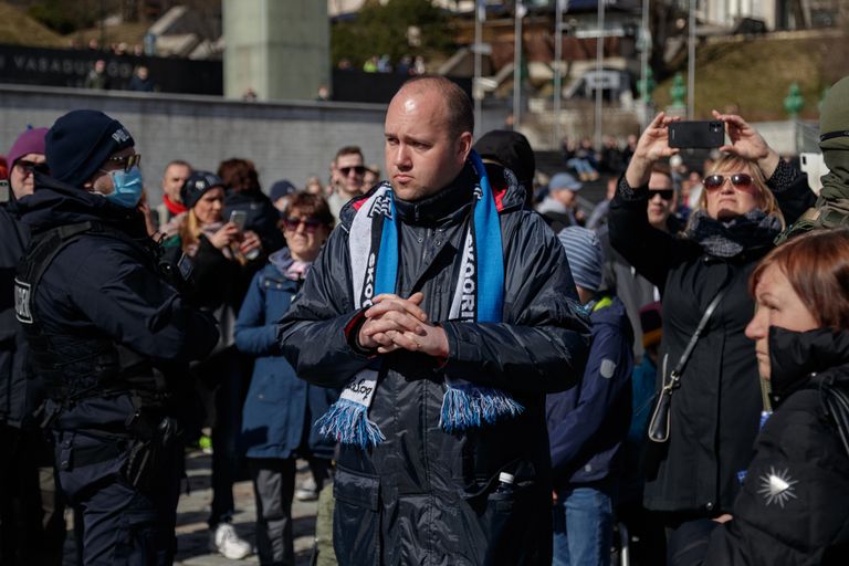 Даниэль Рюйтманн на акции протеста «Seisame Eesti vabaks».