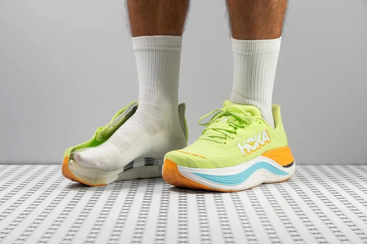 Hoka Skyward X – taeva poole teel.