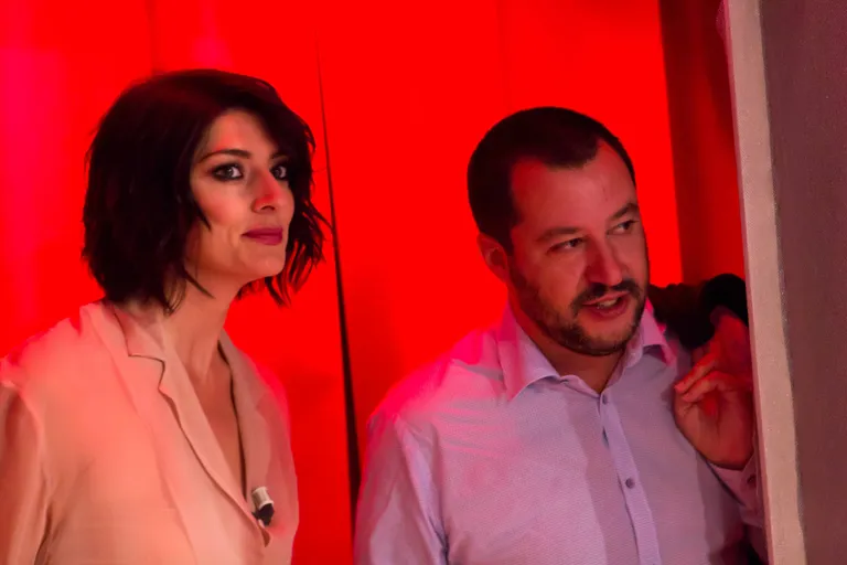 Telesaatejuht ja endine modell Elisa Isoardi ja Itaalia siseminister Matteo Salvini.