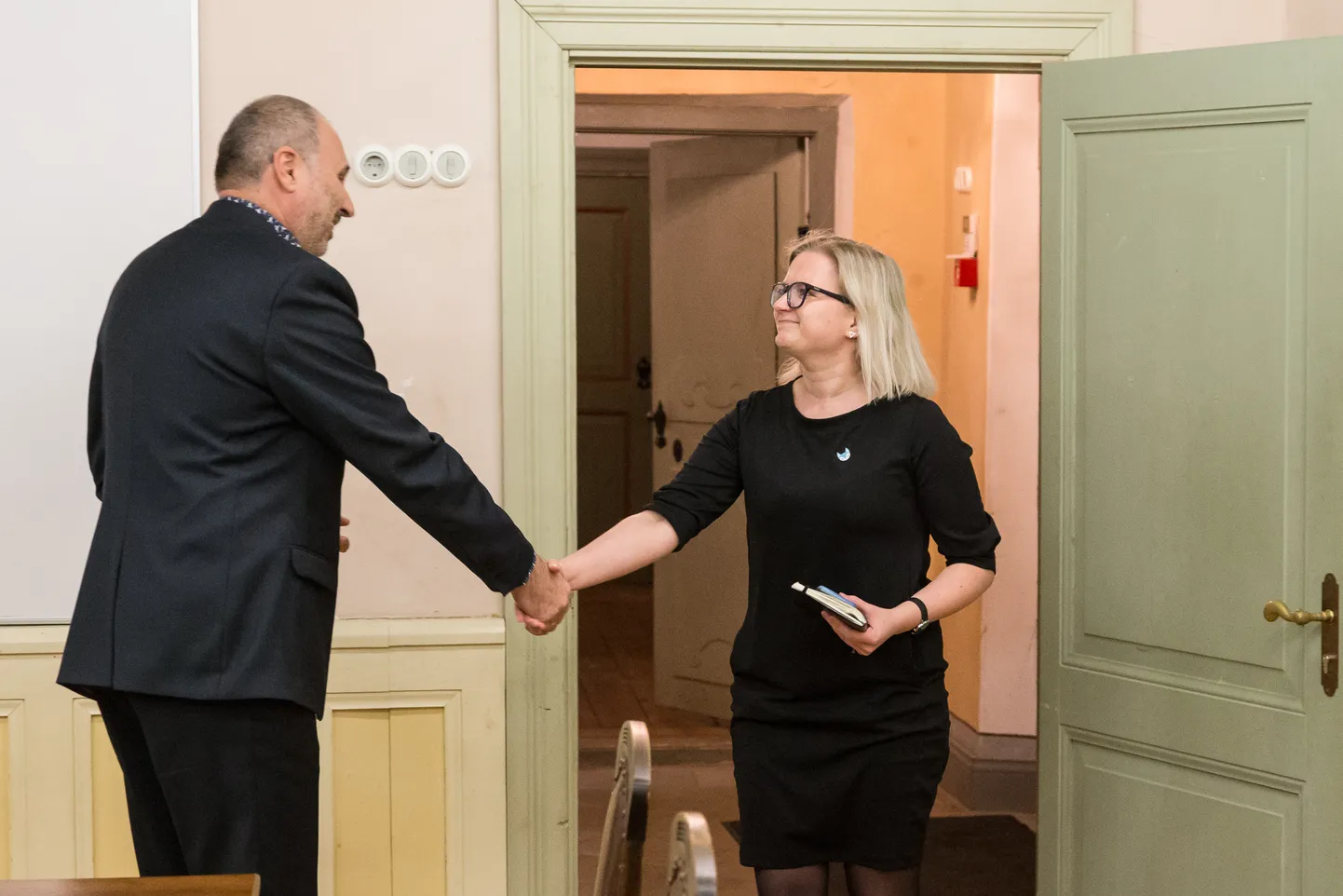Teisipäeval leppisid vallavanem Viktor Rauam ja kooli esindaja Mariliis Randmer kokku, et streik jääb ära, kui vallavanem kutsub Heidi Uustalu läbirääkimiste laua taha. Streik küll ära jääbki, kuid loodetud tulemuseni siiski veel ei jõutud.