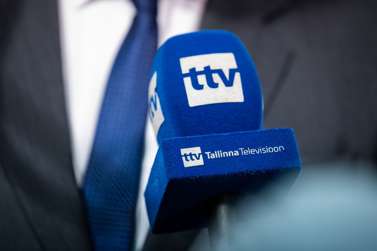 Pildil TTV, Tallinna Televisioon, mikrofon.