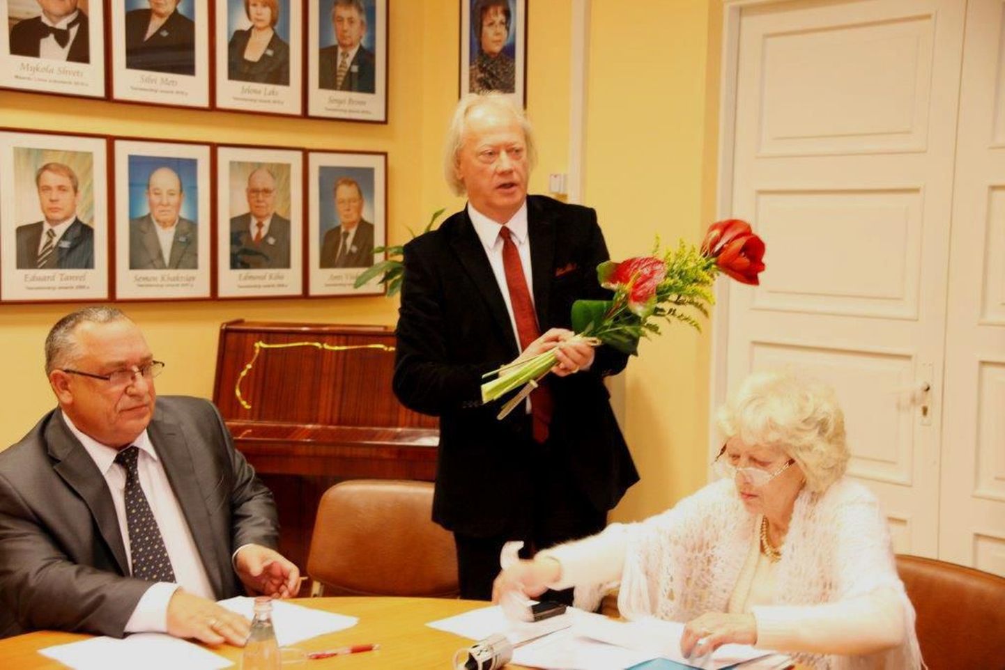 Maardu senine linnapea Georgi Bõstrov (vasakul) sai linnavolikogu esimeheks. Linnapeaks valiti Nikolai Vojeikin.