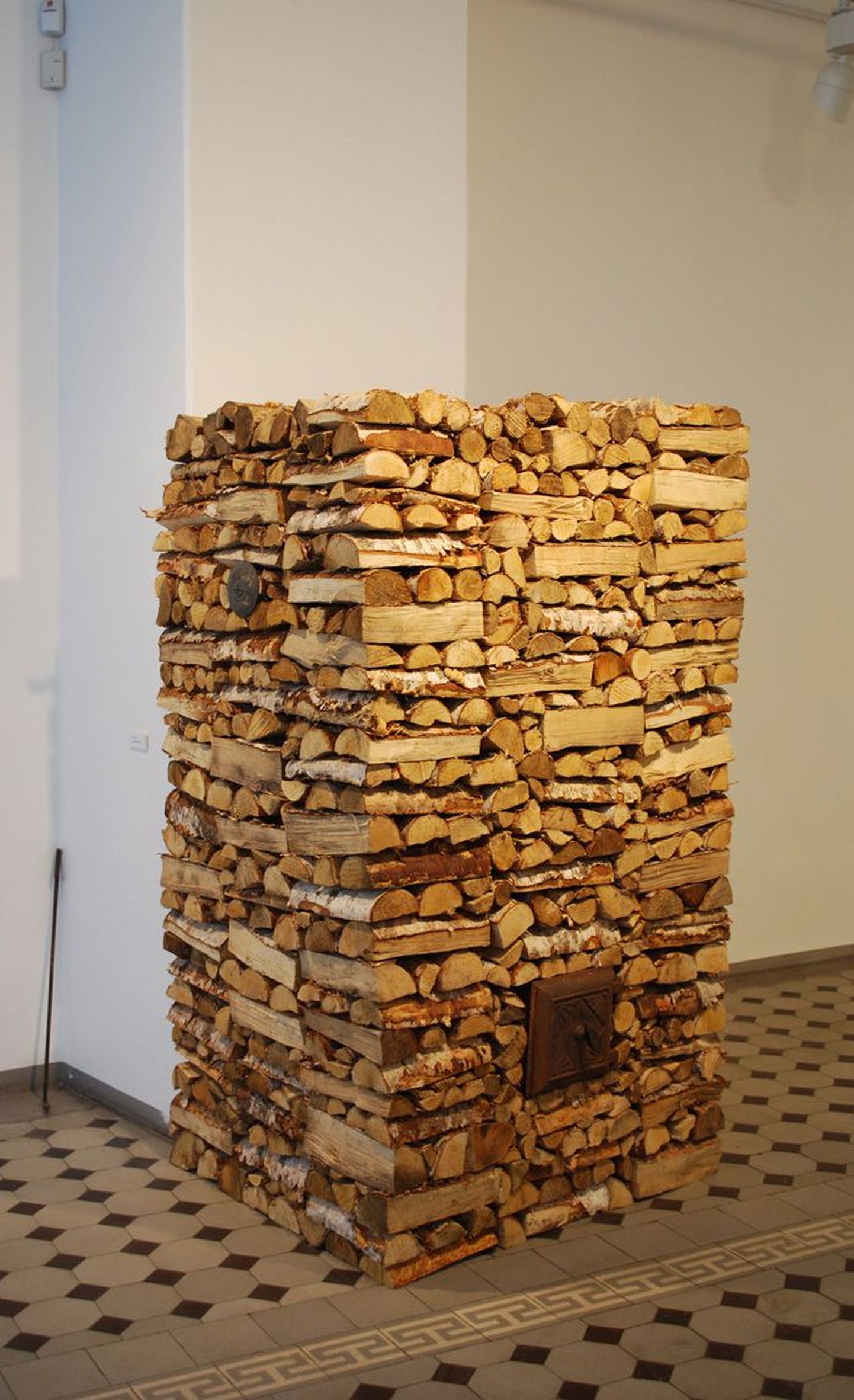 Kaarel Eelma «Kaks ruumi puid» (2011) .