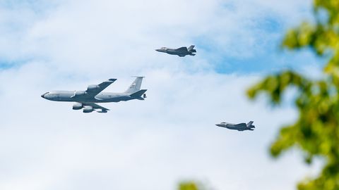 Liitlaste lennuharjutused võivad põhjustada valjusid lööklaineid ja maavärinat