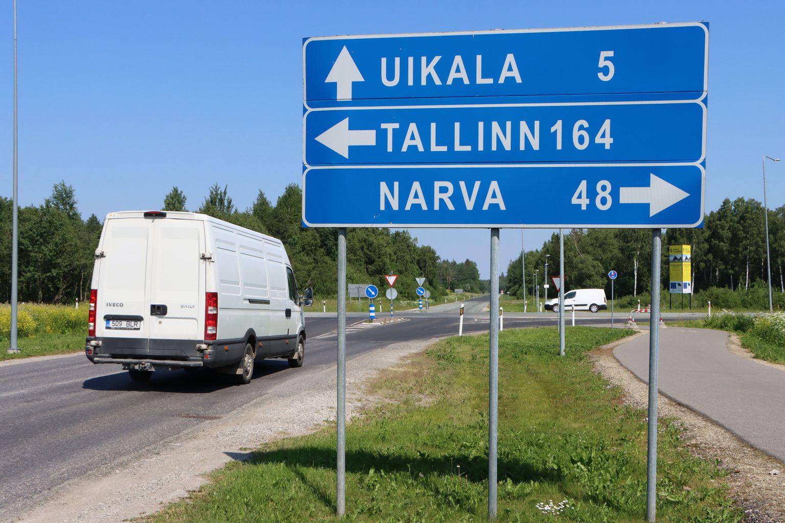 Ohtlik ristmik Jõhvi põhjaservas, kus Tallinna-Narva maanteega ristuvad Jaama tänav ja Uikala tee.