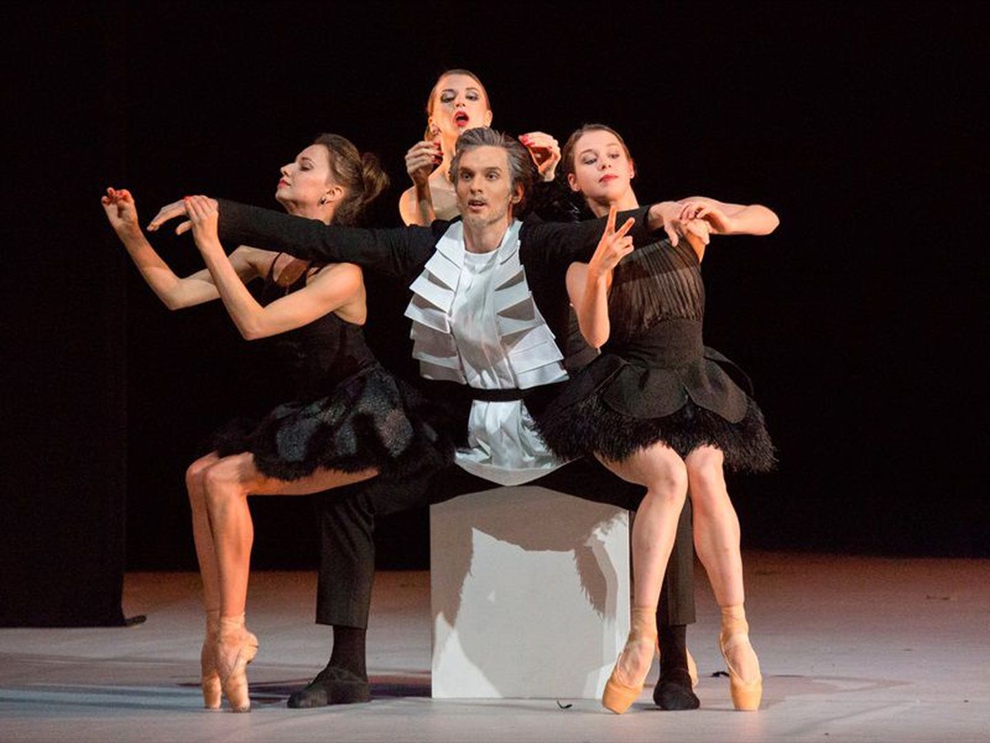 Suure Teatri balletitrupp esitab koreograaf Jean-Christophe Maillot versiooni «Tõrksa taltsutusest».
