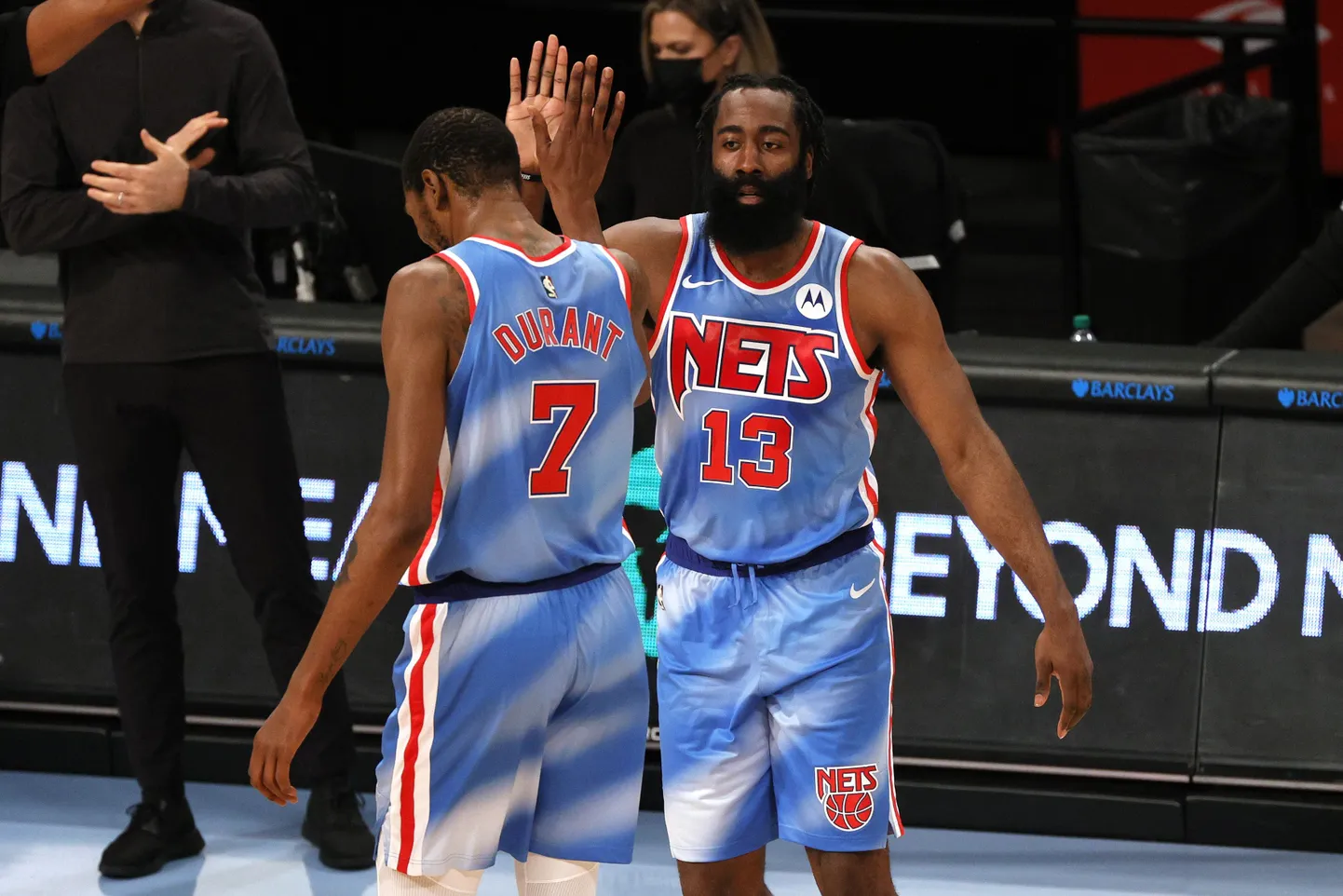 James Harden ja Kevin Durant paugutasid kahe peale 72 punkti.