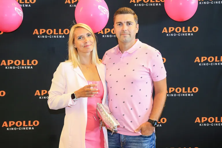 Igati Barbie ja Keni väärilised Apollo naisteka külalised.