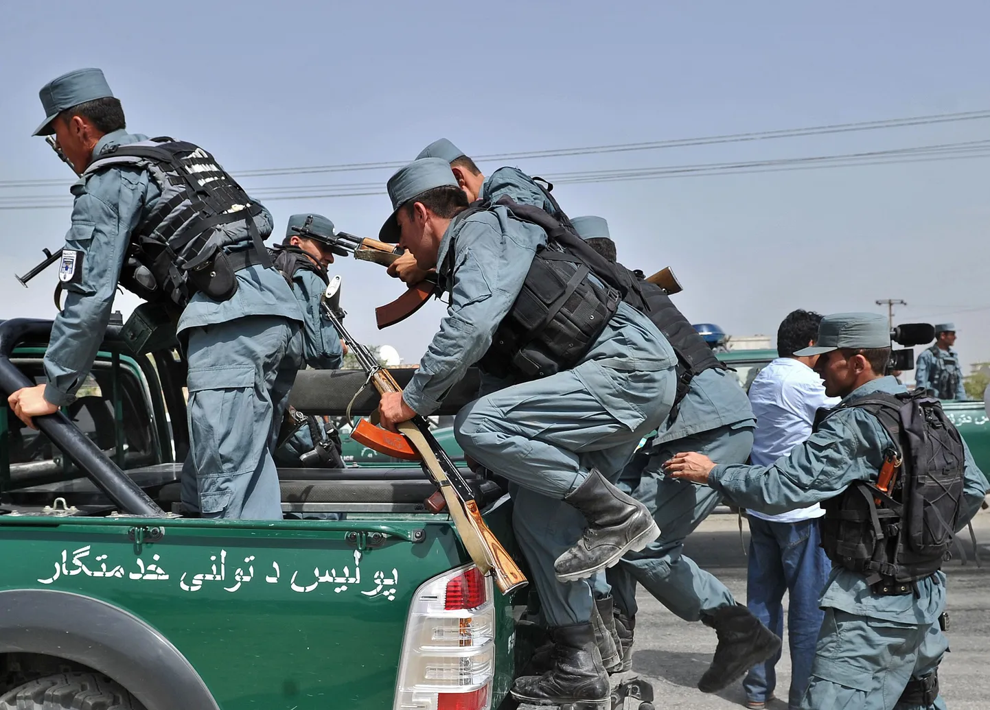 Afgaani politseinikud teel objektile.