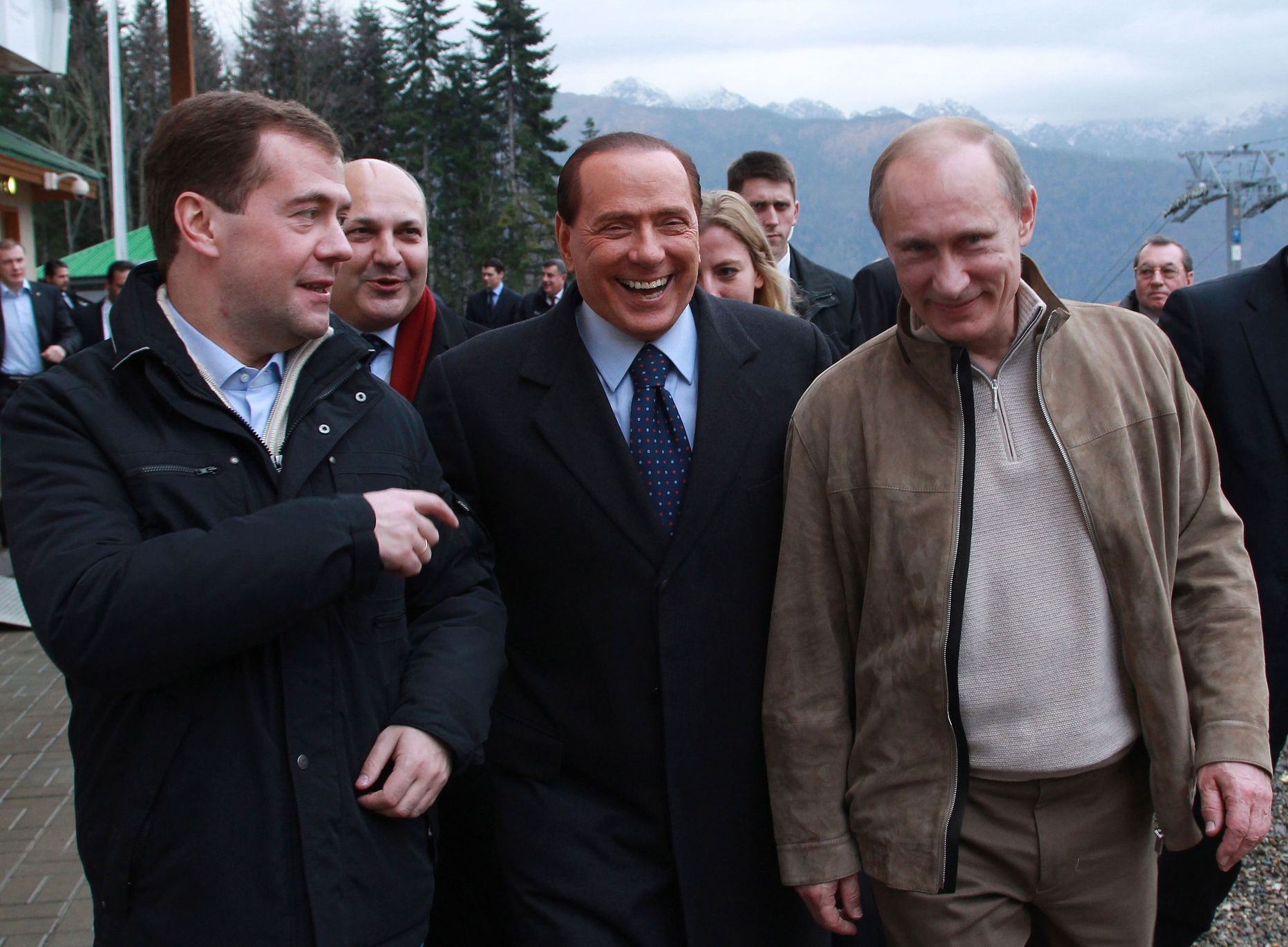 Дмитрий Медведев (слева), Сильвио Берлускони и Владимир Путин.